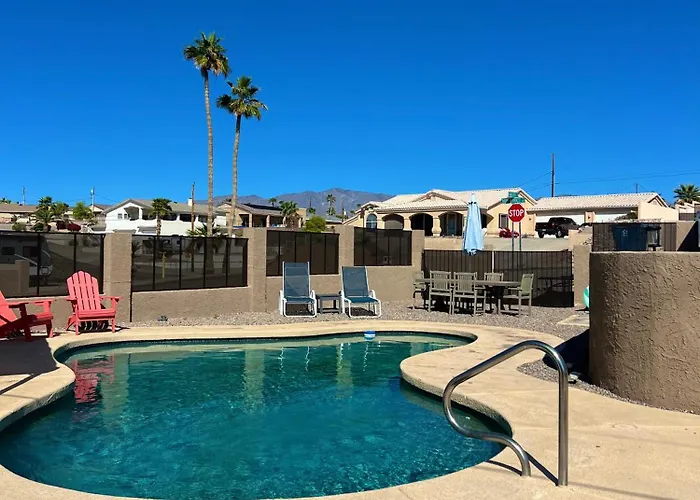 Modern Desert Delight! 4- Bedrooms, Pool, Gameroom Holiday home