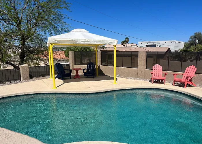 Modern Desert Delight! 4- Bedrooms, Pool, Gameroom Holiday home *