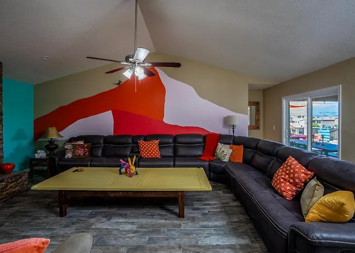 Modern Desert Delight! 4- Bedrooms, Pool, Gameroom Lake Havasu City