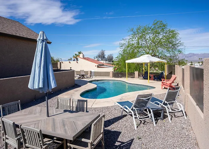 Modern Desert Delight! 4- Bedrooms, Pool, Gameroom *