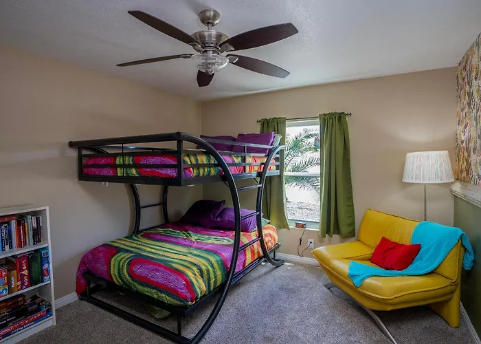 Holiday home Modern Desert Delight! 4- Bedrooms, Pool, Gameroom