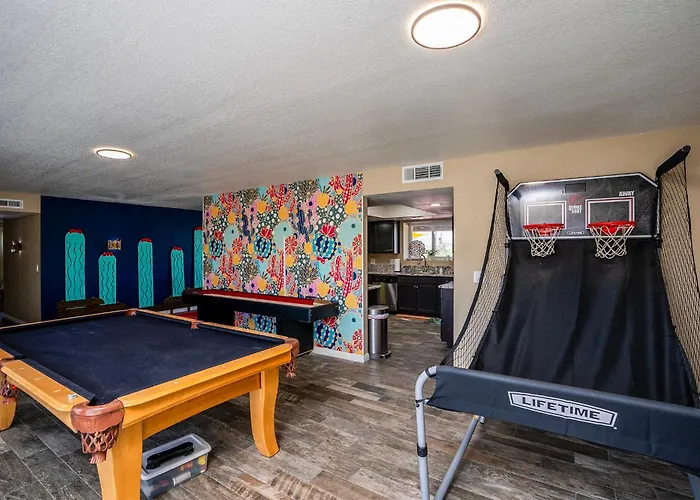 Holiday home Modern Desert Delight! 4- Bedrooms, Pool, Gameroom