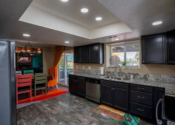 Modern Desert Delight! 4- Bedrooms, Pool, Gameroom *