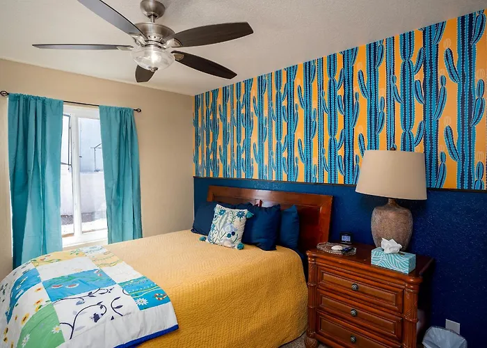 Modern Desert Delight! 4- Bedrooms, Pool, Gameroom Holiday home *