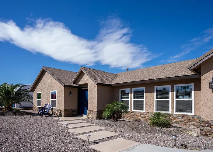 Modern Desert Delight! 4- Bedrooms, Pool, Gameroom * Lake Havasu City