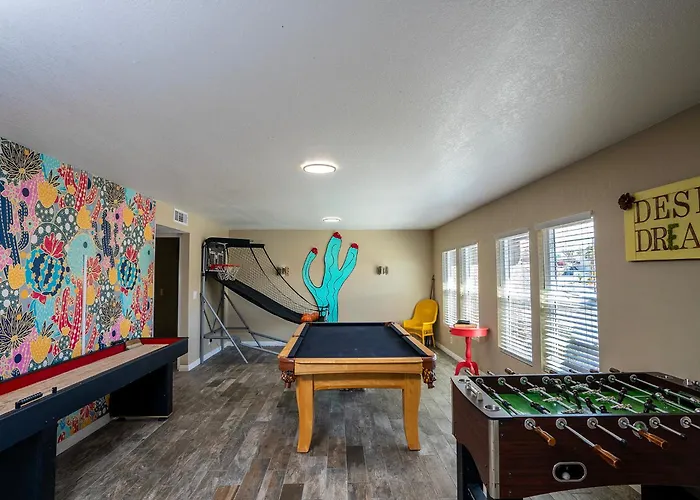 Modern Desert Delight! 4- Bedrooms, Pool, Gameroom Holiday home Lake Havasu City