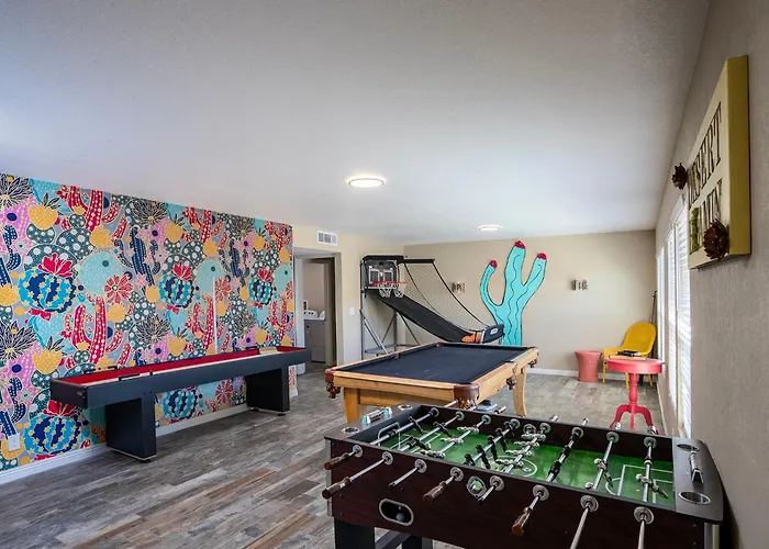 Holiday home Modern Desert Delight! 4- Bedrooms, Pool, Gameroom *