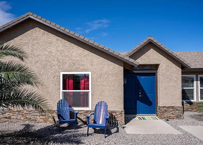 Modern Desert Delight! 4- Bedrooms, Pool, Gameroom * Lake Havasu City